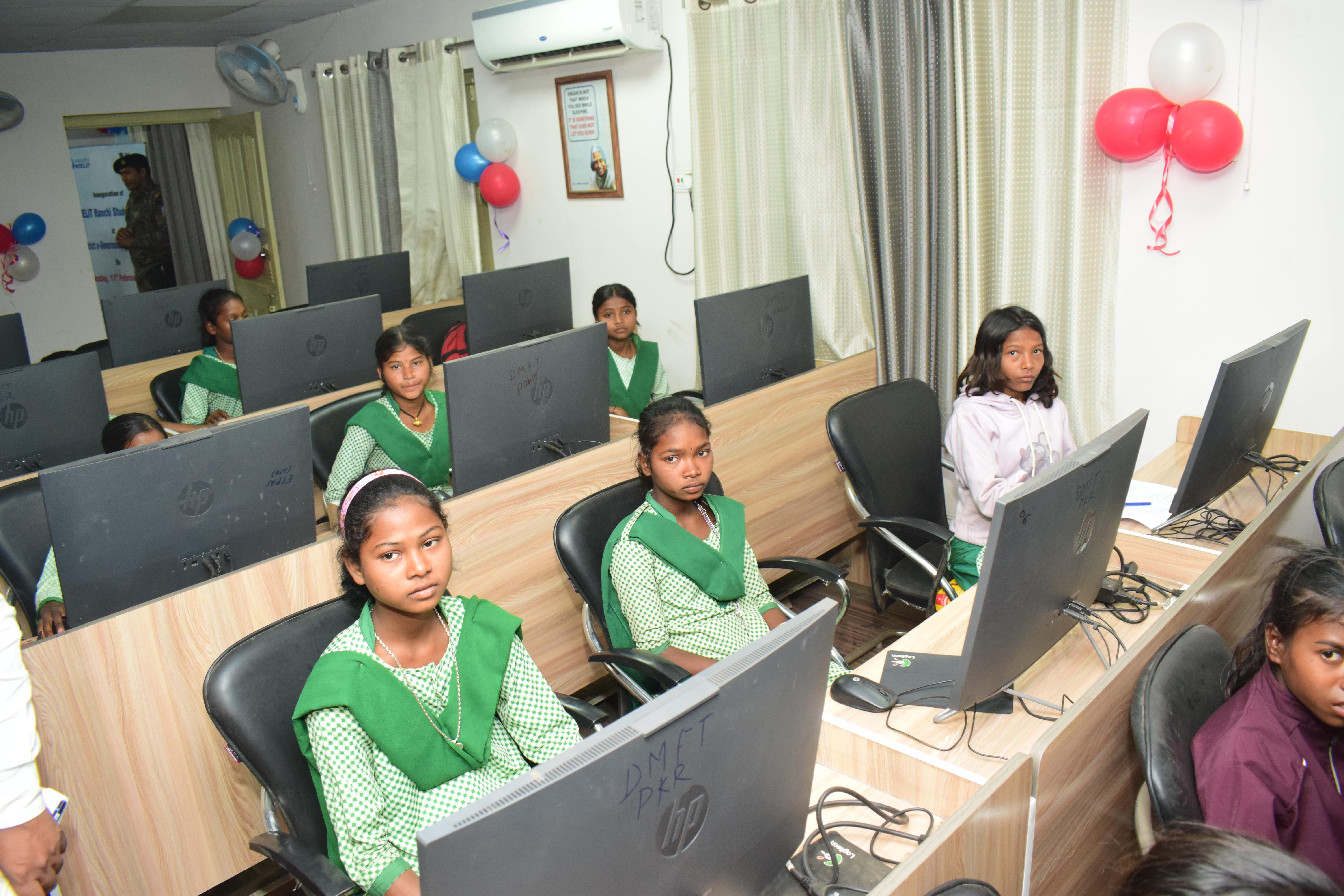COMPUTER TRAINING WITH NIELIT 